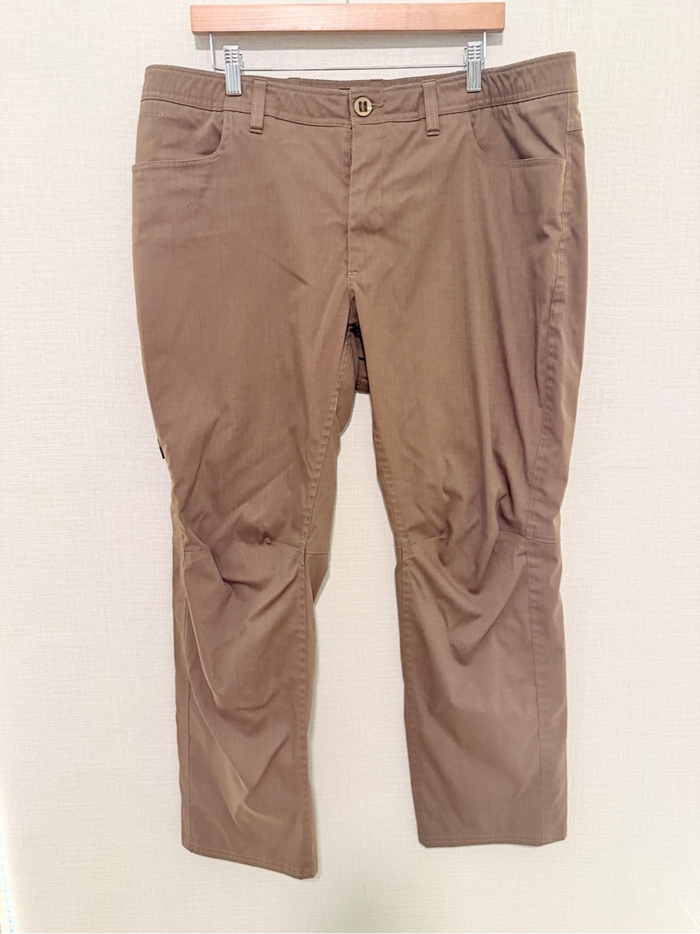 Under Armour Men's Brown Chino Pants